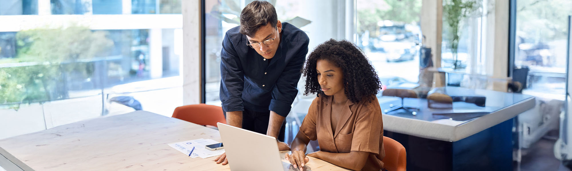 persone che lavorano