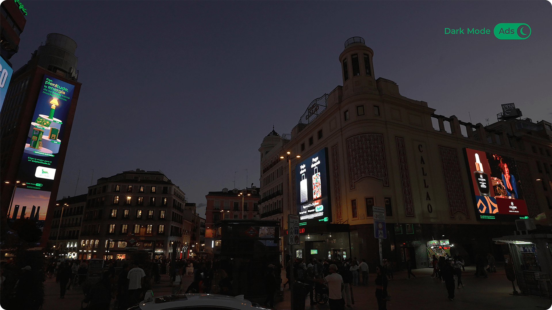 Publicidade exterior em contexto noturno
